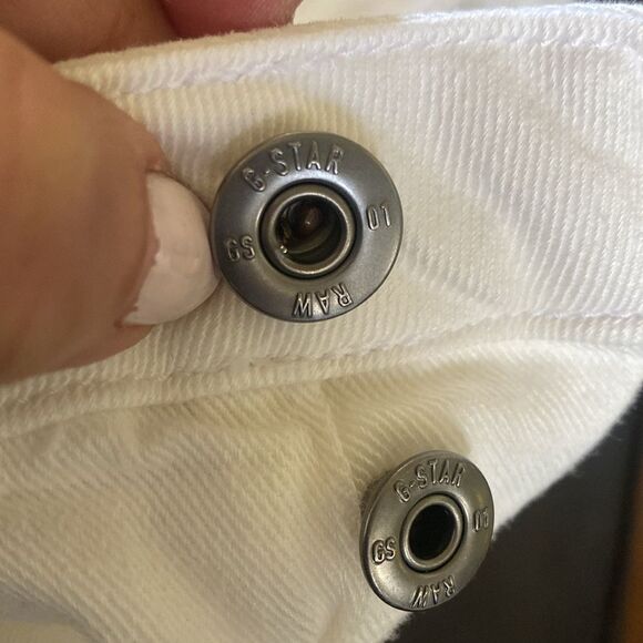 G-star RAW White Button-Fly boyfriend Jeans. Twisted signature inseem. - Picture 9 of 13